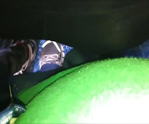 İki kişi bir oyuncakla bir türkçe lez sex desen yapar